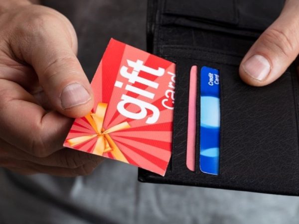 How can you select gift cards that match different personalities?